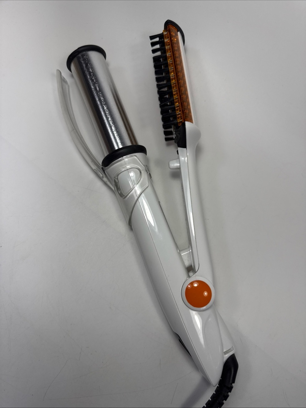 White the original Instyler rotating hair want with heat Hair Styler